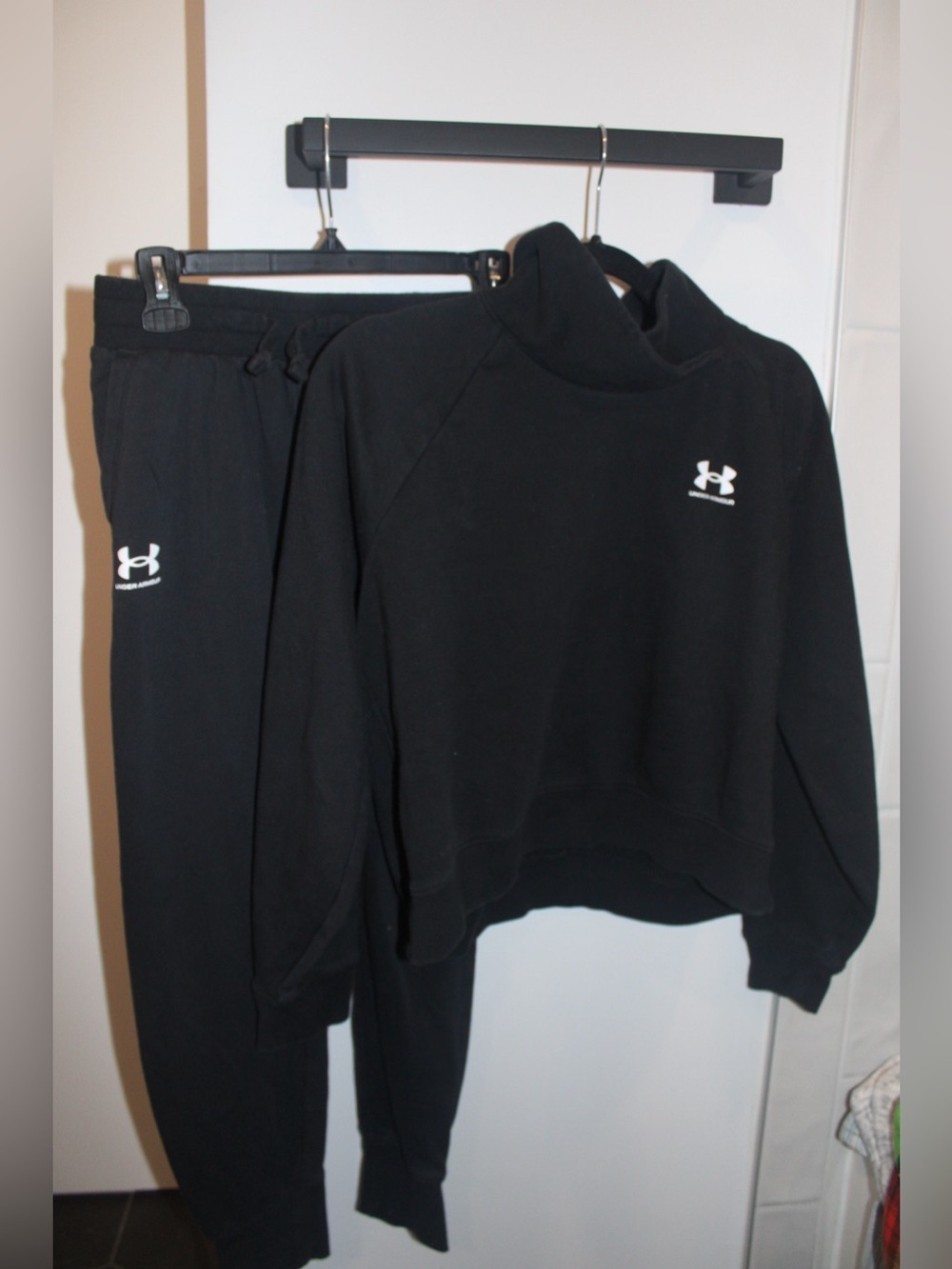 Under Armour Women's Black Fleece Set - Mock Neck Wrap Top & Joggers - Small